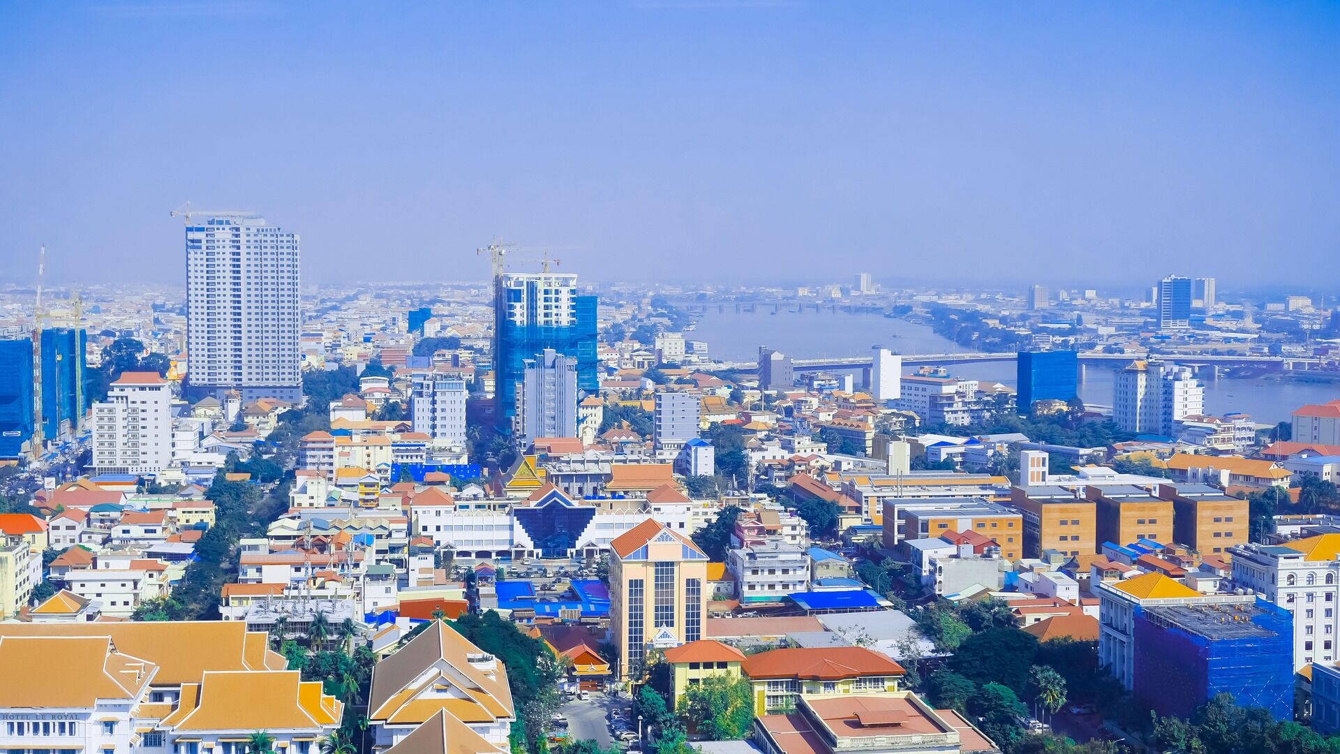 Capture the authentic charm of Phnom Penh’s historical scene
